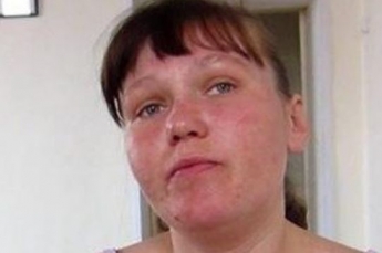 В России женщина избила полицейского рыбой - история получила печальный финал (фото, видео)