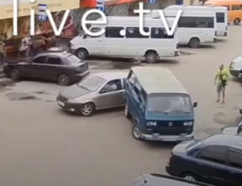 ДТП на ровном месте -  в Мелитополе два водителя нашли друг друга (видео)