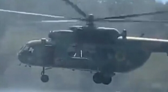 Перевернул лодку: под Харьковом военный вертолет пронесся в двух метрах над пляжем с людьми (видео)