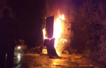 Под Днепром на трассе во время движения загорелся грузовой автомобиль DAF: видео