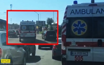 Под Киевом водитель не пропустил скорую и сразу же за это поплатился (видео)