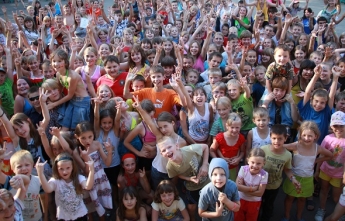 В автомобиле по дороге на Кирилловку насчитали 13 детей (фото)