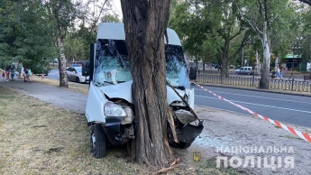 В центре Николаева произошло серьезное ДТП с маршруткой - много пострадавших, чудом все живы (фото)