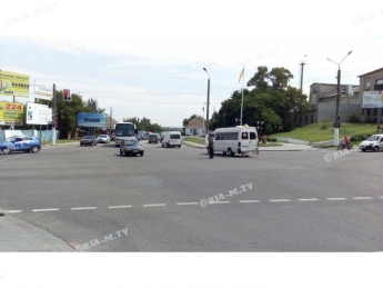 В Мелитополе из-за пробки в помощь водителям поставили регулировщика (фото, видео)