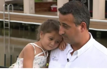 В США отец спас дочь от трехметрового аллигатора (видео)