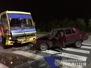 В Мелитополе автобус столкнулся с легковушкой - трое пострадавших