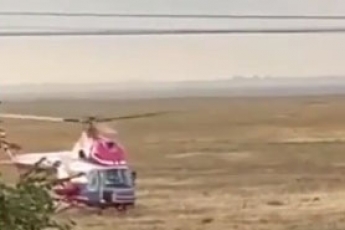 Красиво жить не запретишь - в Кирилловку отдыхающие прилетают на вертолетах (видео)