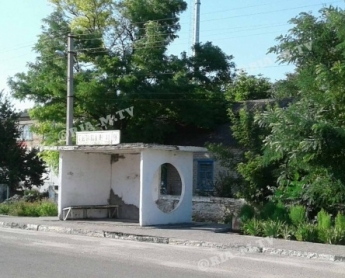В селе под Мелитополем оригинально отремонтировали автобусную остановку (фото)