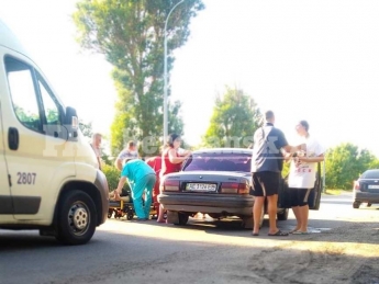 В Бердянске очевидцы спасли жизнь водителю, которому стало плохо за рулем