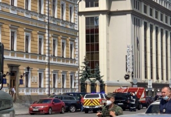 В Киеве мужчина угрожает взорвать бизнес-центр - говорят о заложнике (фото, видео)
