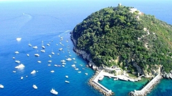Сын главы "Мотор Січ" Богуслаева купил остров с замком в Италии за $10 млн, - журналист Бигус. ФОТО
