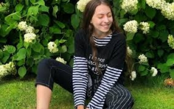 Малолетняя дочь Поляковой с травмированной ногой огорошила развлечениями с парнем: "Жесть, он..."