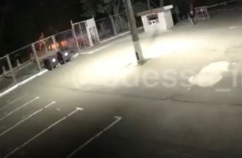 В Одессе совершили покушение на антикоррупционера, гранаты полетели в авто (видео)