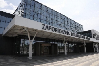 В аэропорту "Запорожье" прокомментировали информацию о двух пассажирах, которых не пустили в самолет из-за отказа надеть маски