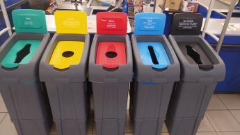 В Мелитополе в Сильпо появились контейнеры для сортировки мусора