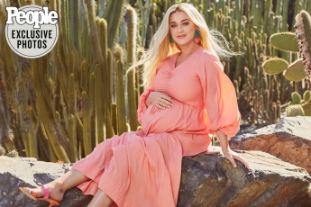 Кэти Перри снялась для обложки глянца на последних месяцах беременности