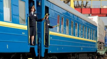 В поезде "Укрзализныци" пьяный пассажир пытался задушить проводника (видео)
