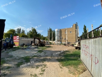 В Мелитополе на месте трущоб начали строить модный торговый центр (фото)