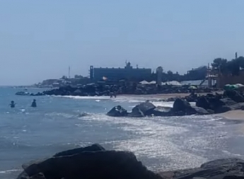 Житель Кирилловки показал пляжи, где нет медуз и затопил ли Молочный лиман базы (видео)