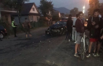 На Закарпатье пьяный водитель влетел в авто с девушками - на фото и видео смотреть страшно
