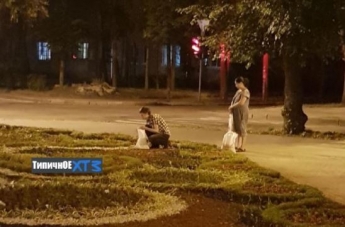 В Харькове мужчину поймали на "позорном" занятии - рядом стояла женщина (видео)