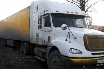 Водитель грузовика травмировал сотрудника полиции возле Киева