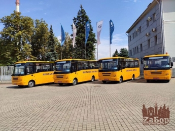 В Запорожье презентовали первые четыре школьных автобуса от ЗАЗа