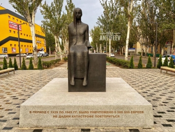 Кого в Мелитополе  ждут на открытии мемориала жертвам Холокоста и как выглядит новый сквер с высоты (фото)