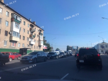 В Мелитополе из-за перекрытия дорог в центре тянучка (фото, видео)
