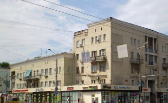 В Запорожье исторические здания очистили от рекламы (фото)