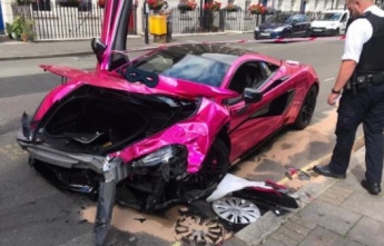 Водитель разбил роскошный McLaren на скорости 60 км в час - фото поразили многих