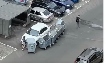 В Киеве коммунальщики необычно наказали "героиню парковки" - теперь ей есть чем заняться