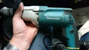 В Днепре женщина вместе с 13-летним сыном украли инструменты для ремонтных работ: фото