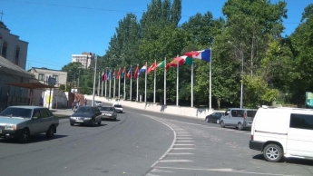 Где в Мелитополе собрались аллею с флагами устанавливать (фото)