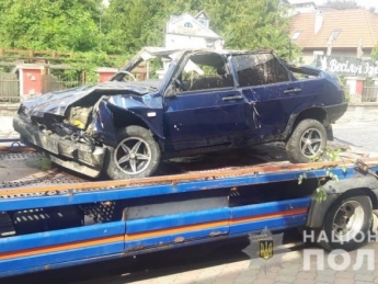 В Закарпатской области автомобиль съехал в озеро: пассажир погиб