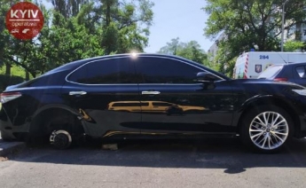 В Киеве водитель оставил авто на улице и утром не узнал его - такого точно не ждал (фото)
