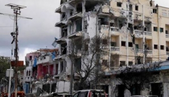 В Сомали произошел взрыв в одном из отелей, погибли 15 человек.