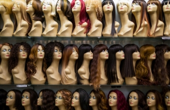 Зачем израильские женщины бреют голову и носят парик