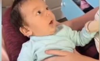 Младенец внезапно заговорил в возрасте 10 недель - сказанное поразило не только его родителей (видео)