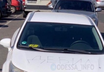 В Одессе водитель отметился феерической парковкой и получил 