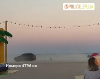 В Кирилловке отморозки на джипах засыпали песком отдыхающих на пляже (видео)