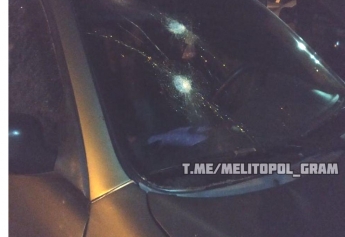 В Мелитополе наркоман разгромил соседскую машину (фото)
