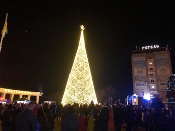 Как выглядела главная новогодняя елка города более полувека назад (фото)