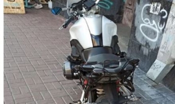 В Киеве мотоциклист отличился "героической" парковкой - и это еще не все (фото)