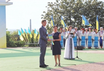 Ордена, медали и грамоты - Мелитополь уже празднует День Государственного флага и День независимости (фото)