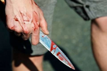 В Днепре мужчина ударил ножом в шею знакомого: пострадавший скончался на месте (Фото)