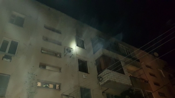 В Запорожской области спасатели два часа тушили пожар в многоэтажке (фото)