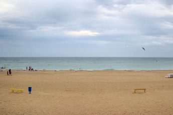 В Кирилловке дождь прогнал с пляжей отдыхающих (фото, видео)