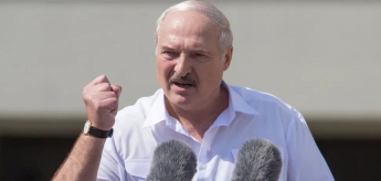 Лукашенко назвал фото избитых протестующих постановкой