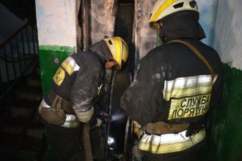 В Днепре в переулке Крушельницкой горела шахта лифта жилого дома: эвакуировали 23 человека (фото,видео)